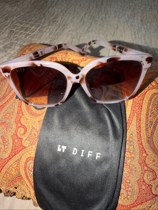 LT DIFF Accessories - Women's Pink Tortoiseshell Square Sunglasses LT DIFF NEW BELLA